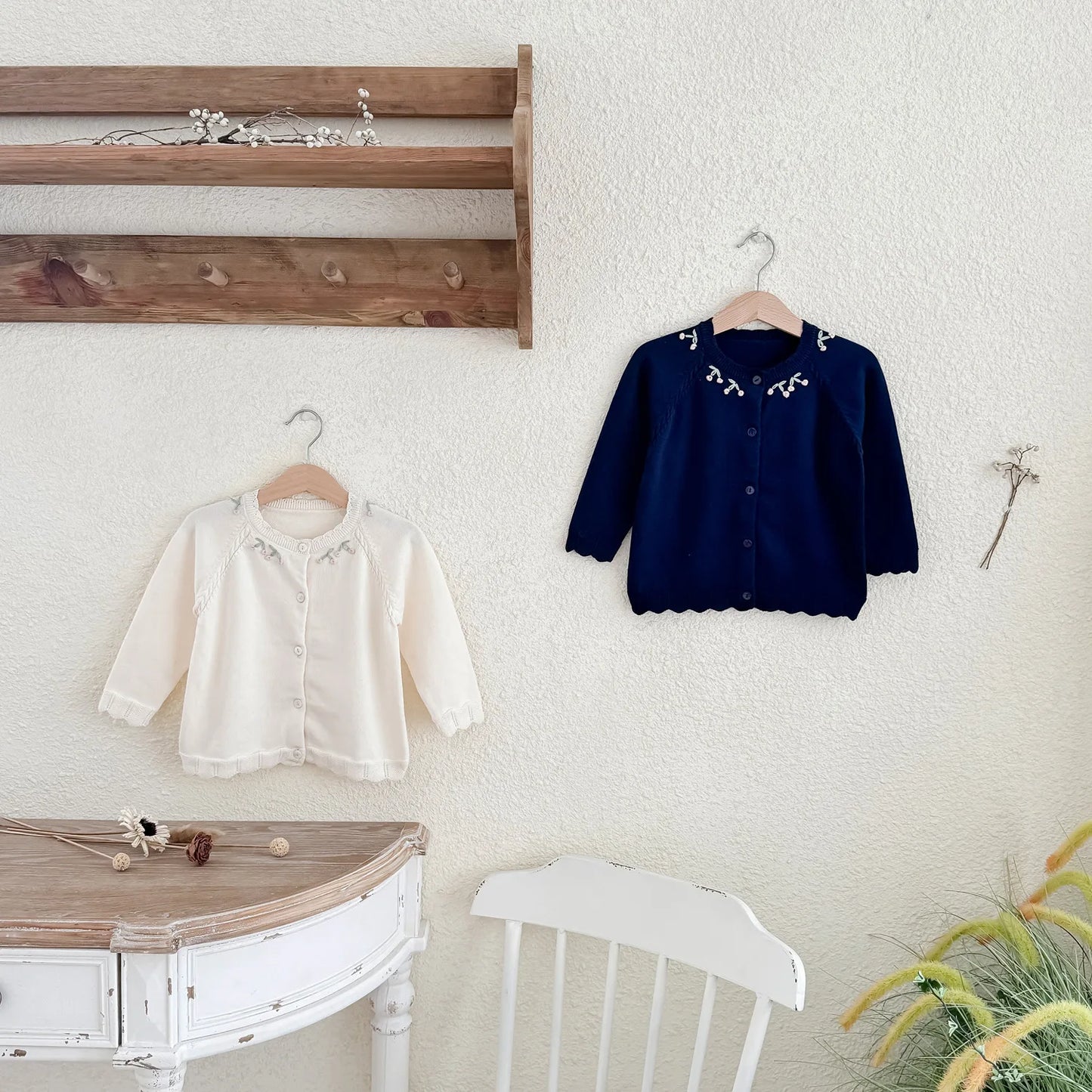 -キッズカーディガン フラワー花柄刺繍ワンポイントニットジャケット 2カラー - mamahalo shop - カーディガン・パーカー -  べビー服 - 子供服 - 男の子 - 女の子