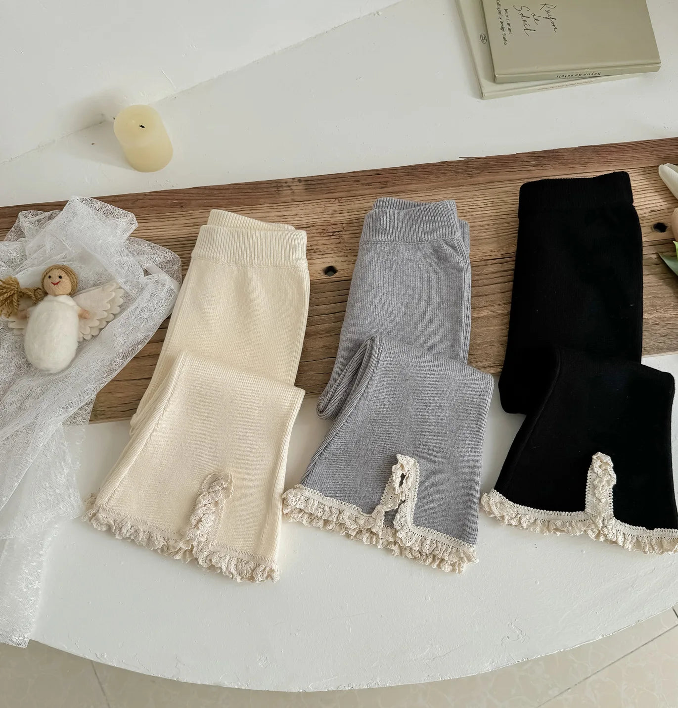 -キッズパンツ レースフリルフロントスリットフレアレギンスパンツ 3カラー - mamahalo shop - レギンスパンツ -  べビー服 - 子供服 - 男の子 - 女の子