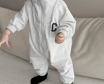 -ベビージャンプスーツ ジップアップ ハイネック長袖ロンパース レターロゴ刺繍 ネイビー グレー 2カラー - mamahalo shop - 長袖ジャンプスーツ -  べビー服 - 子供服 - 男の子 - 女の子