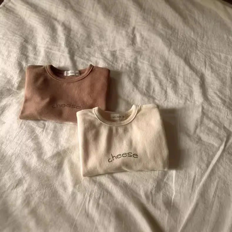 -ベビートップス cheeseプリントロゴ長袖Tシャツ 2カラー【mh0007198】 - mamahalo shop - 長袖Tシャツ -  べビー服 - 子供服 - 男の子 - 女の子