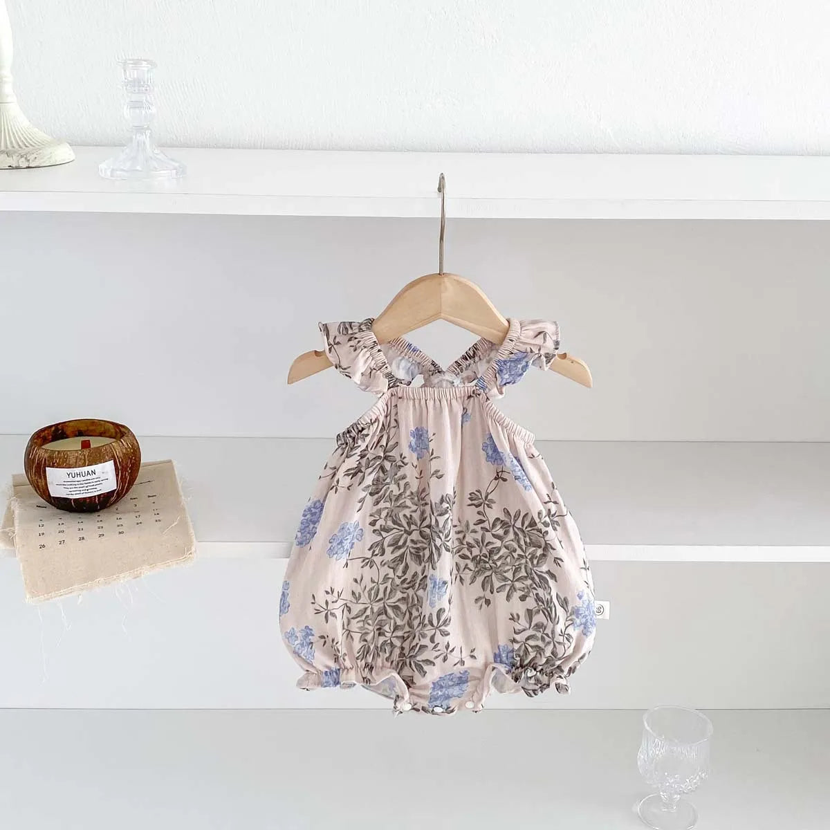 -ベビーロンパース フリルサスペンダーボディスーツ フラワー花柄プリント【mh0006193】 - mamahalo shop - ノースリーブロンパース -  べビー服 - 子供服 - 男の子 - 女の子