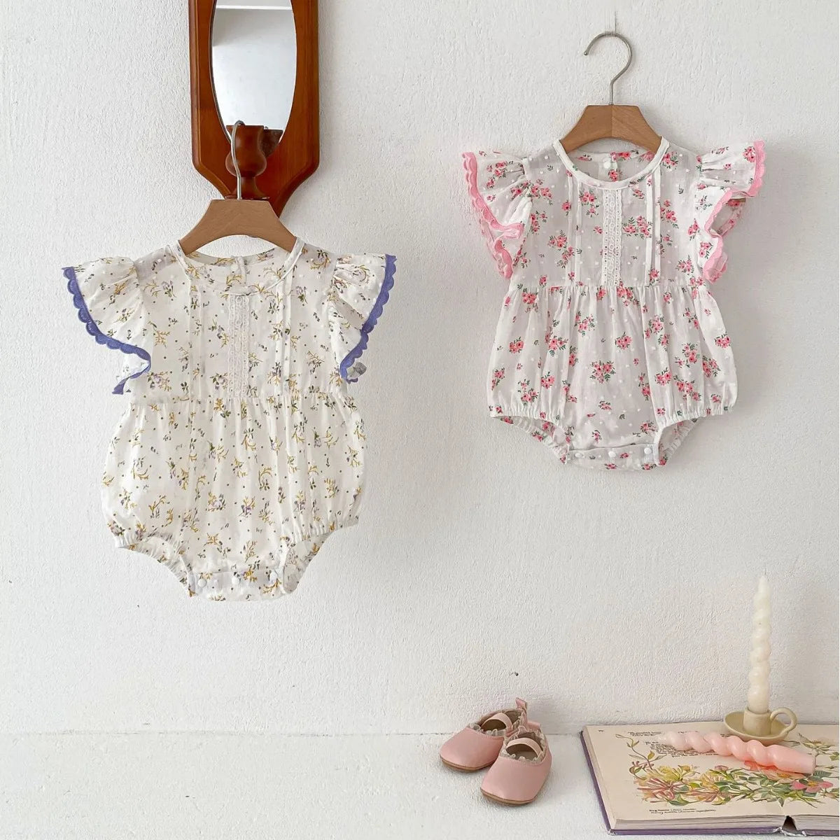 -ベビーロンパース フリルスリーブボディスーツ フラワー花柄プリント 2カラー【mh0004876】 - mamahalo shop - 半袖ロンパース -  べビー服 - 子供服 - 男の子 - 女の子