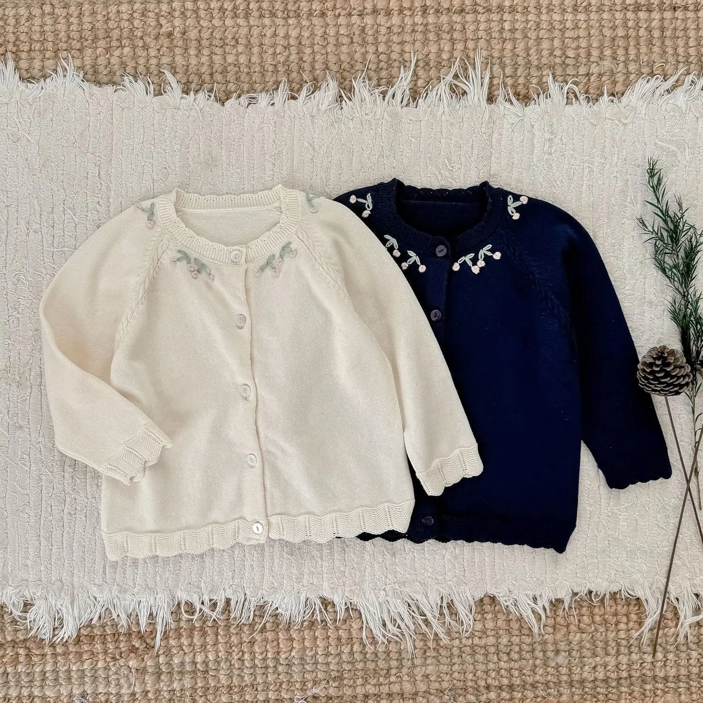 -キッズカーディガン フラワー花柄刺繍ワンポイントニットジャケット 2カラー - mamahalo shop - カーディガン・パーカー -  べビー服 - 子供服 - 男の子 - 女の子