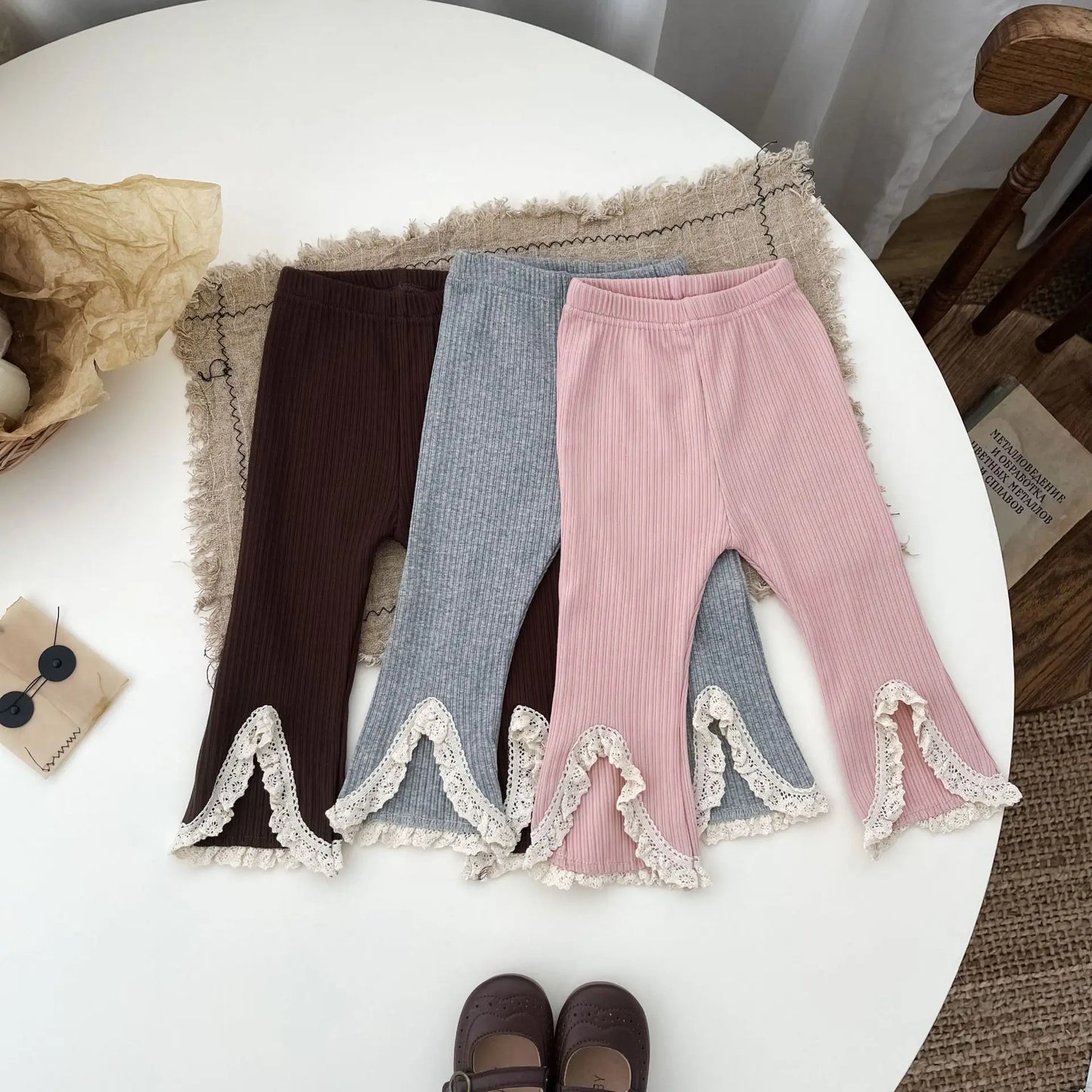 -ベビーパンツ フロントスリット レース フレア レギンスパンツ 3カラー【mh0006345】 - mamahalo shop - レギンスパンツ -  べビー服 - 子供服 - 男の子 - 女の子