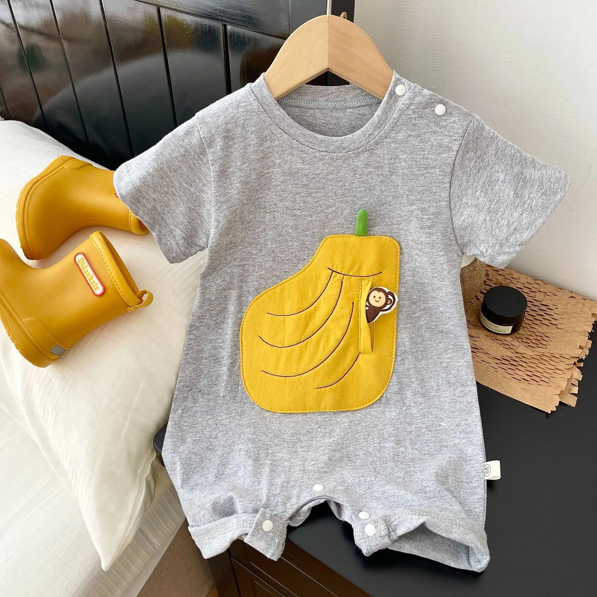 -ベビーロンパース 半袖ジャンプスーツ バナナ りんご パッチワークアップリケ 2カラー【mh0005452】 - mamahalo shop - 半袖ロンパース -  べビー服 - 子供服 - 男の子 - 女の子