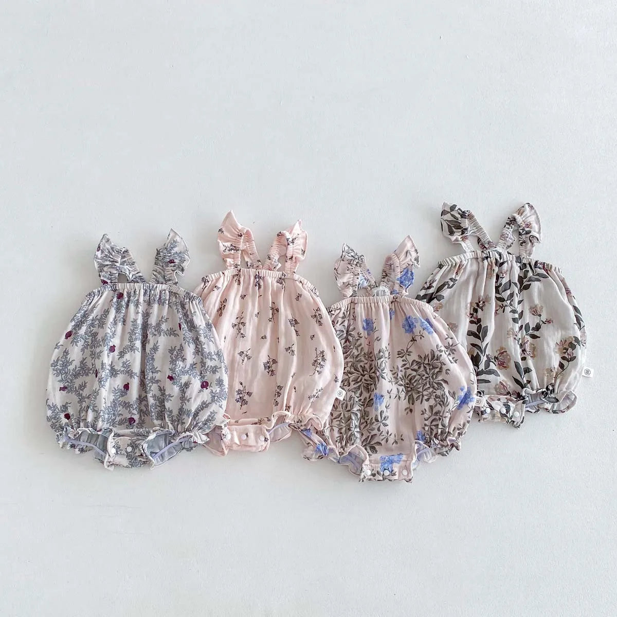 -ベビーロンパース フリルサスペンダーボディスーツ フラワー花柄プリント【mh0006193】 - mamahalo shop - ノースリーブロンパース -  べビー服 - 子供服 - 男の子 - 女の子