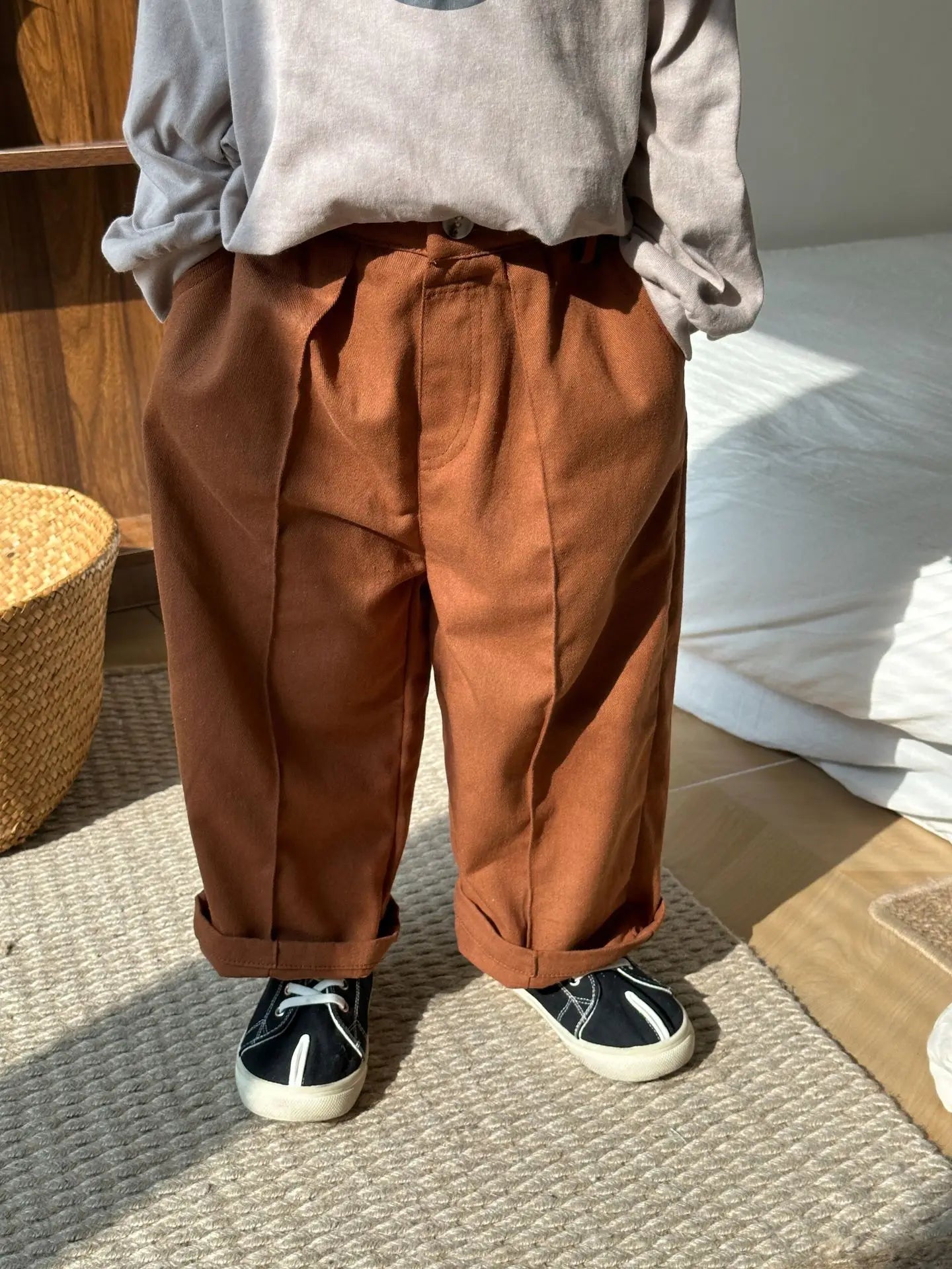 -キッズパンツ センタータック シンプルベーシック ルーズパンツ ベージュホワイト/コーヒー/2カラー - mamahalo shop - ロングパンツ・スウェットパンツ -  べビー服 - 子供服 - 男の子 - 女の子