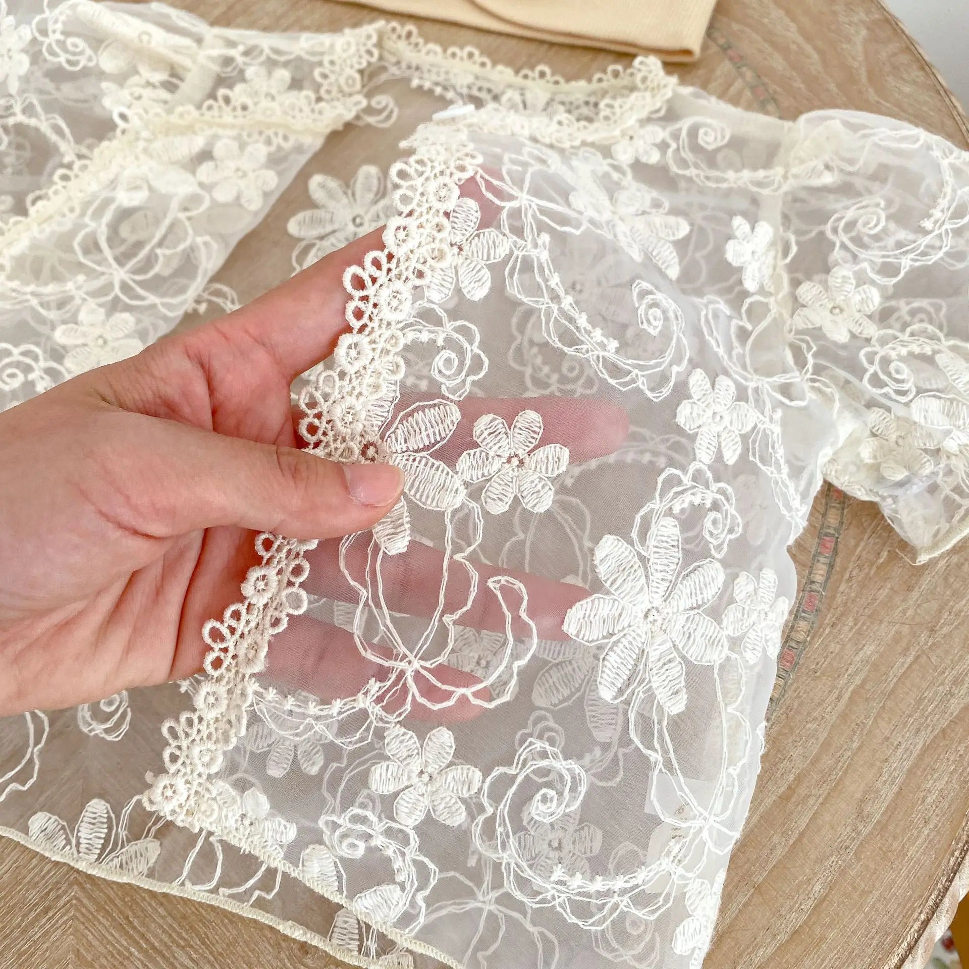 -ベビーカーディガン レース 半袖ジャケット ボレロ アプリコット【mh0006115】 - mamahalo shop - カーディガン・パーカー -  べビー服 - 子供服 - 男の子 - 女の子