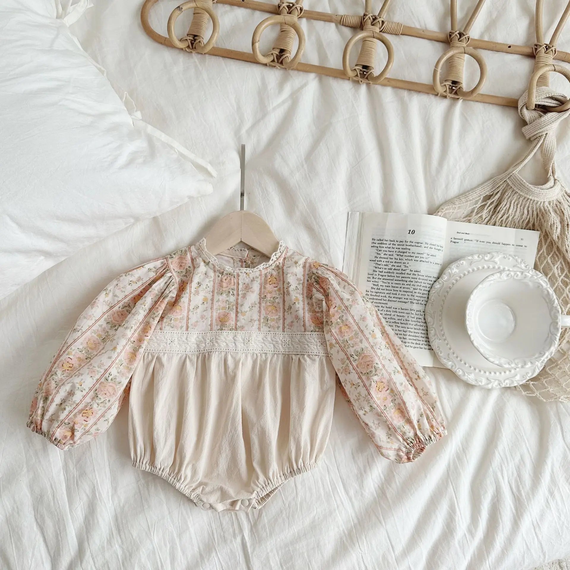 -ベビーロンパース 長袖パフスリーブボディスーツ レトロ フラワー花柄プリント レース【mh0004664】 - mamahalo shop - 長袖ロンパース -  べビー服 - 子供服 - 男の子 - 女の子