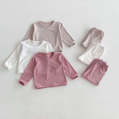 -ベビーセットアップ 2点セット 長袖パジャマセット Vネック長袖Tシャツ+ロングパンツ シンプルベーシック ルームウェア 3カラー【mh0006452】 - mamahalo shop - 長袖パジャマ -  べビー服 - 子供服 - 男の子 - 女の子
