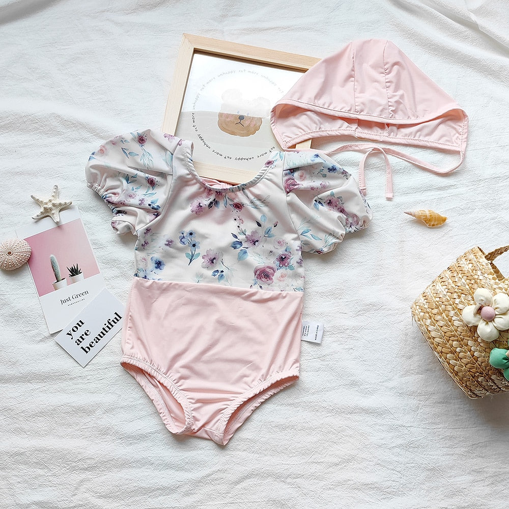 -ベビー 水着 フラワー 花柄 ドッキング 半袖 パフスリーブ ワンピース 帽子 セット スイムウェア ピンク ガールズ【mh0002069】 - mamahalo shop - ベビー用水着 -  べビー服 - 子供服 - 男の子 - 女の子