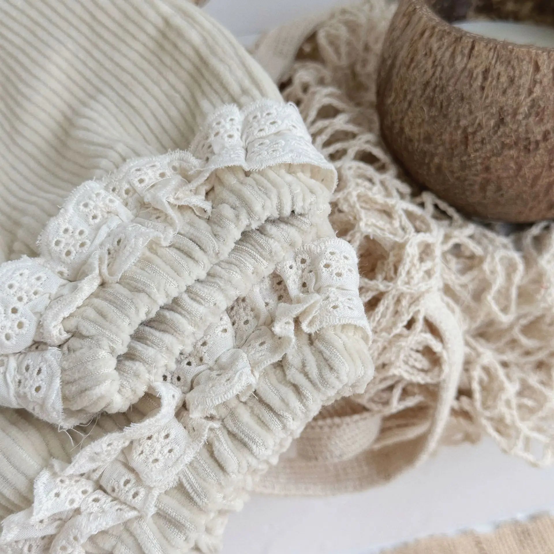 -ベビーパンツ 裾レースフリルコーデュロイルーズロングパンツ アプリコット【mh0006717】 - mamahalo shop - ロングパンツ・スウェットパンツ -  べビー服 - 子供服 - 男の子 - 女の子