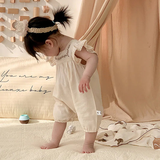 -ベビージャンプスーツ 半袖フリルスリーブ つなぎ フラワー花柄刺繍 ベージュ - mamahalo shop - 半袖ジャンプスーツ -  べビー服 - 子供服 - 男の子 - 女の子