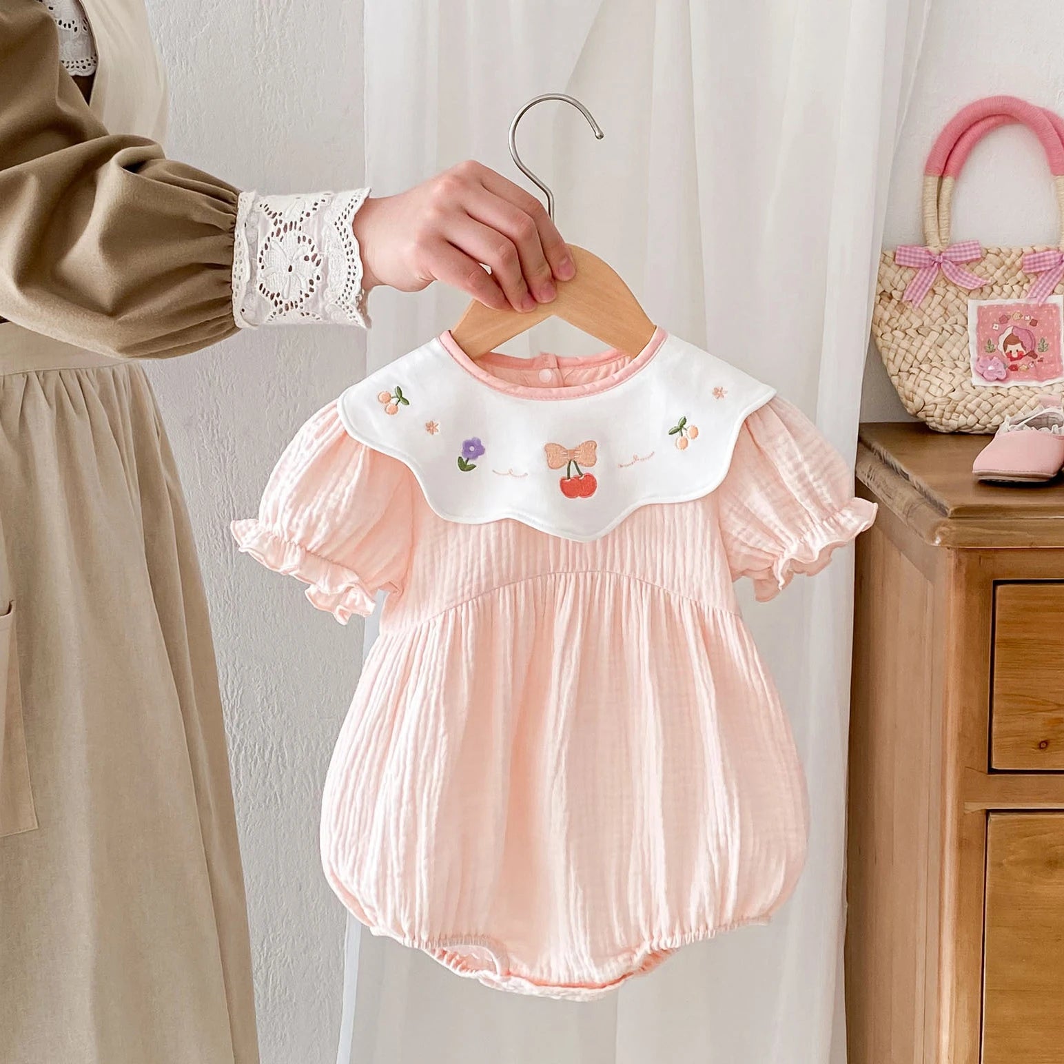 -ベビーロンパース 半袖ガーゼボディスーツ 刺繍サークル襟【mh0005610】 - mamahalo shop - 半袖ロンパース -  べビー服 - 子供服 - 男の子 - 女の子