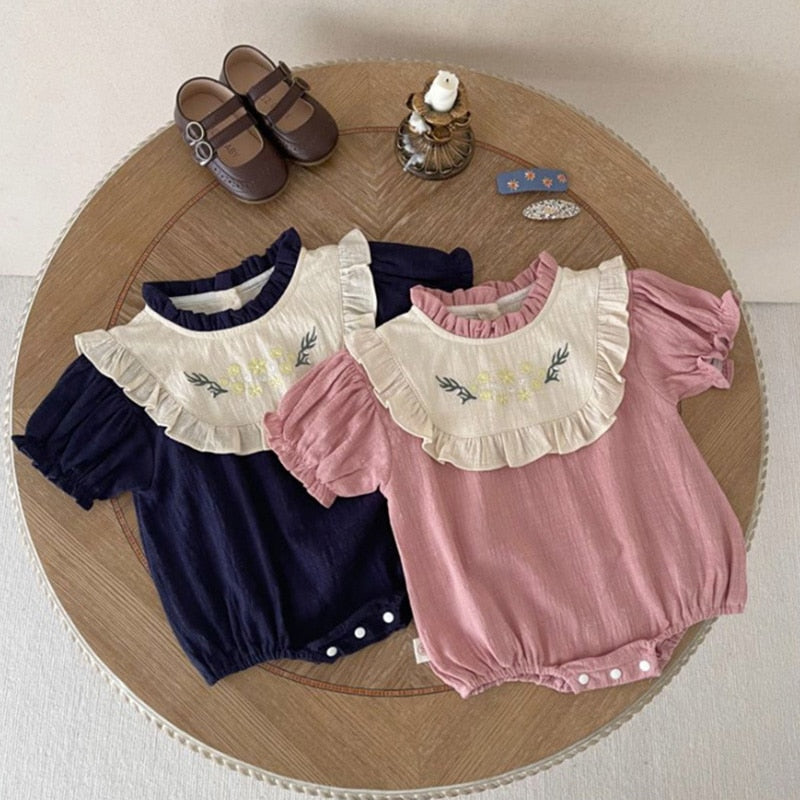 -ベビー フラワー 刺繍 フリルビブ 半袖 ロンパース ピンク ネイビー ガールズ【mh0002042】 - mamahalo shop - 半袖ロンパース -  べビー服 - 子供服 - 男の子 - 女の子