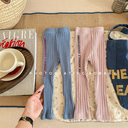 -キッズパンツ サイドレターロゴプリントリブレギンスパンツ 2カラー - mamahalo shop - レギンスパンツ -  べビー服 - 子供服 - 男の子 - 女の子