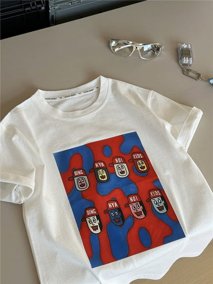 白の半袖Tシャツ、正面スクエアのカラフルキャラクター図柄