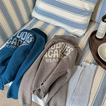 カーディガン・パーカー キッズカーディガン バックレターロゴ刺繍襟付きニットジャケット 2カラー【mh0006838】