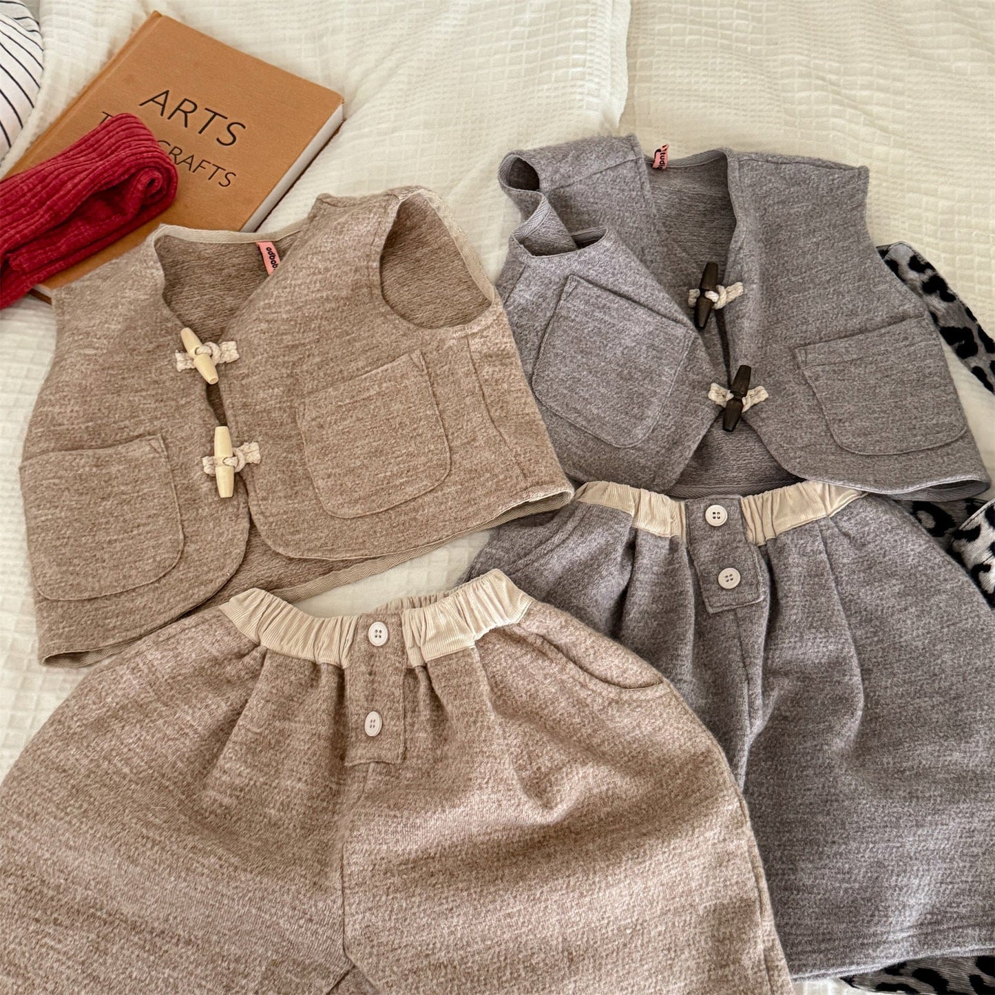 ノースリーブセットアップ トグルボタンノースリーブベストジャケット+ハーフパンツセットアップ 2点セット【mh0010640】