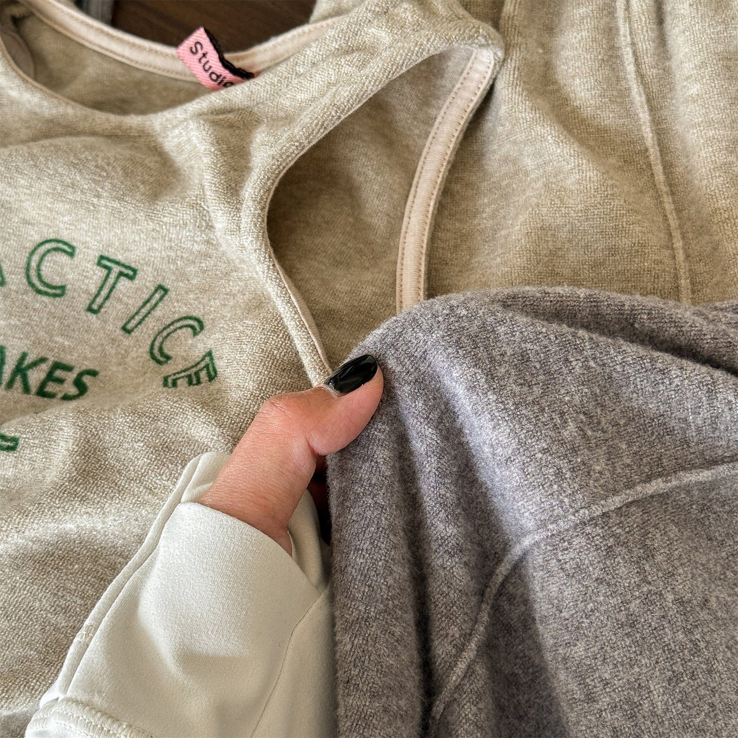 ノースリーブセットアップ ロゴ入りクロップドベスト+スウェットパンツセットアップ 2点セット【mh0010916】