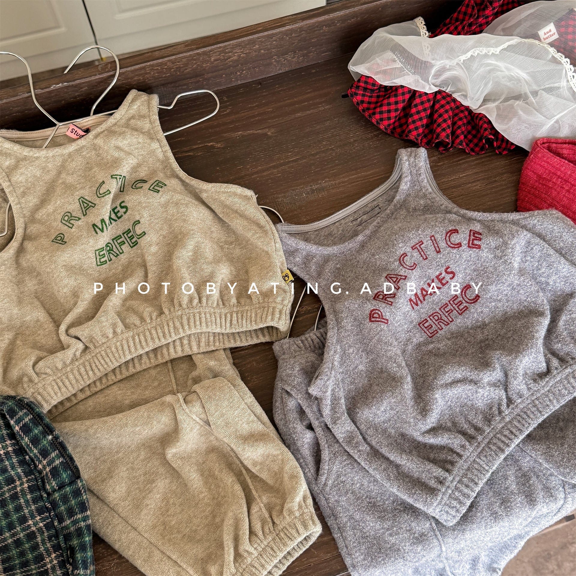 ノースリーブセットアップ ロゴ入りクロップドベスト+スウェットパンツセットアップ 2点セット【mh0010916】