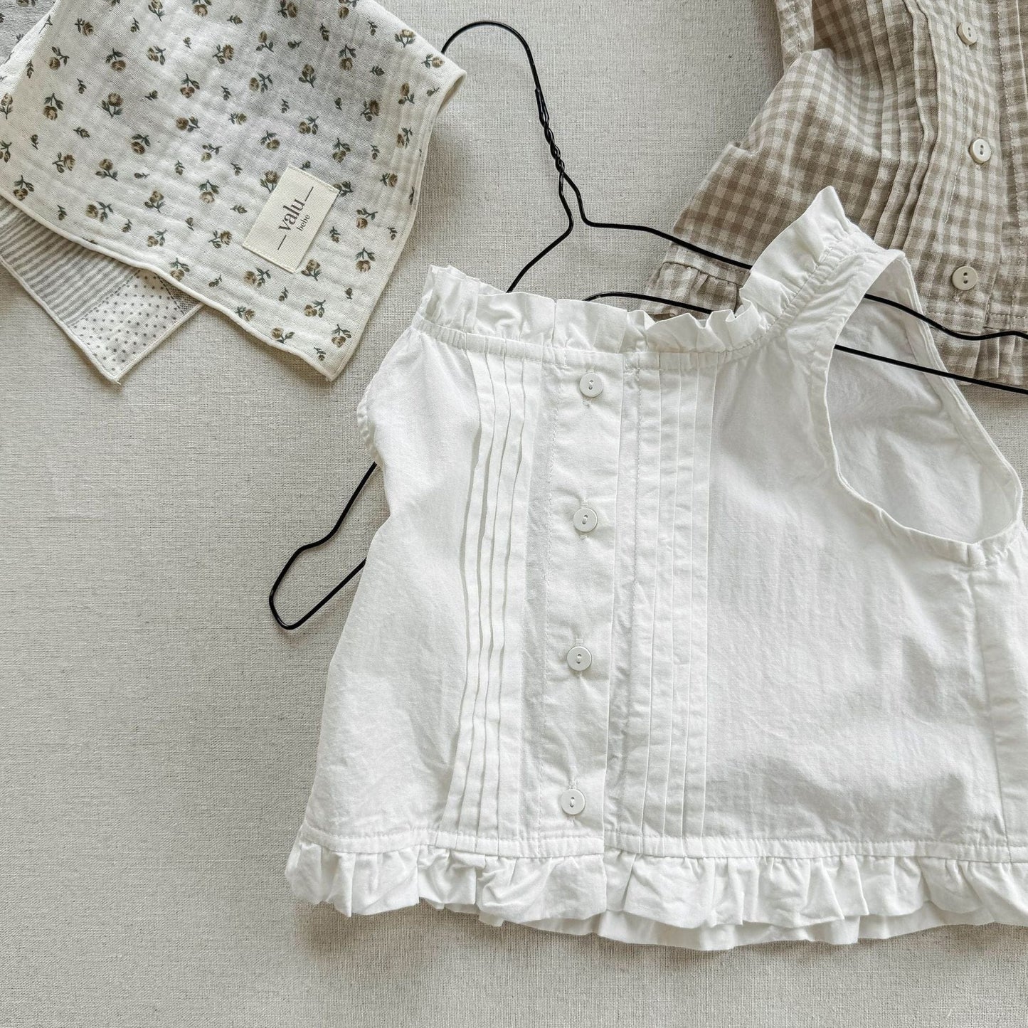 タンクトップ・キャミソール・ノースリーブトップス Beige / 80cm フリルタックノースリーブブラウス【mh0009553】