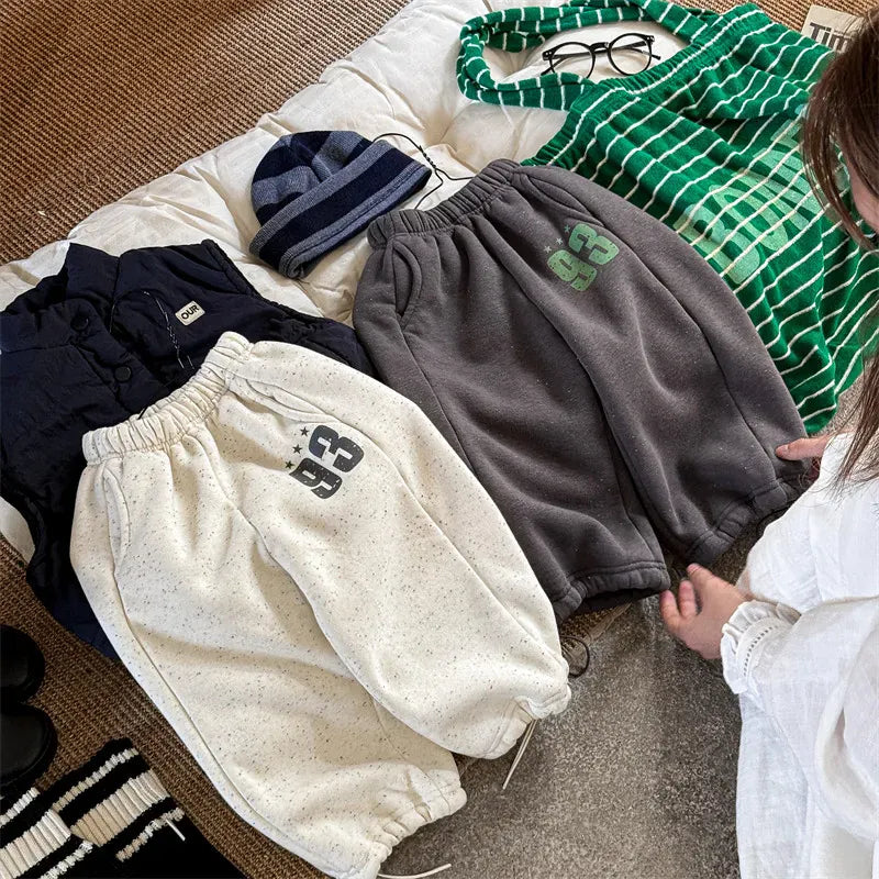 ロングパンツ・スウェットパンツ キッズパンツ ナンバーロゴプリント裏ボアフリースロングスウェットパンツ【mh0008295】