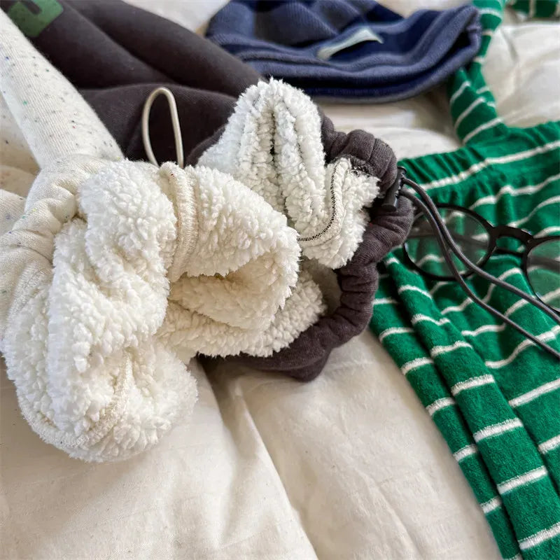 ロングパンツ・スウェットパンツ キッズパンツ ナンバーロゴプリント裏ボアフリースロングスウェットパンツ【mh0008295】