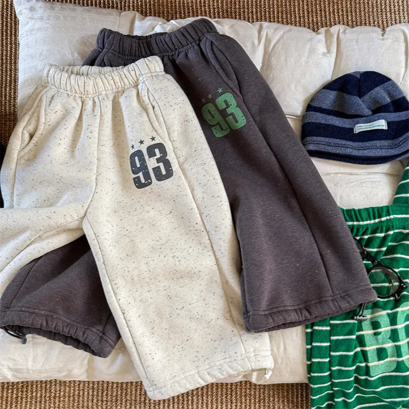 ロングパンツ・スウェットパンツ キッズパンツ ナンバーロゴプリント裏ボアフリースロングスウェットパンツ【mh0008295】