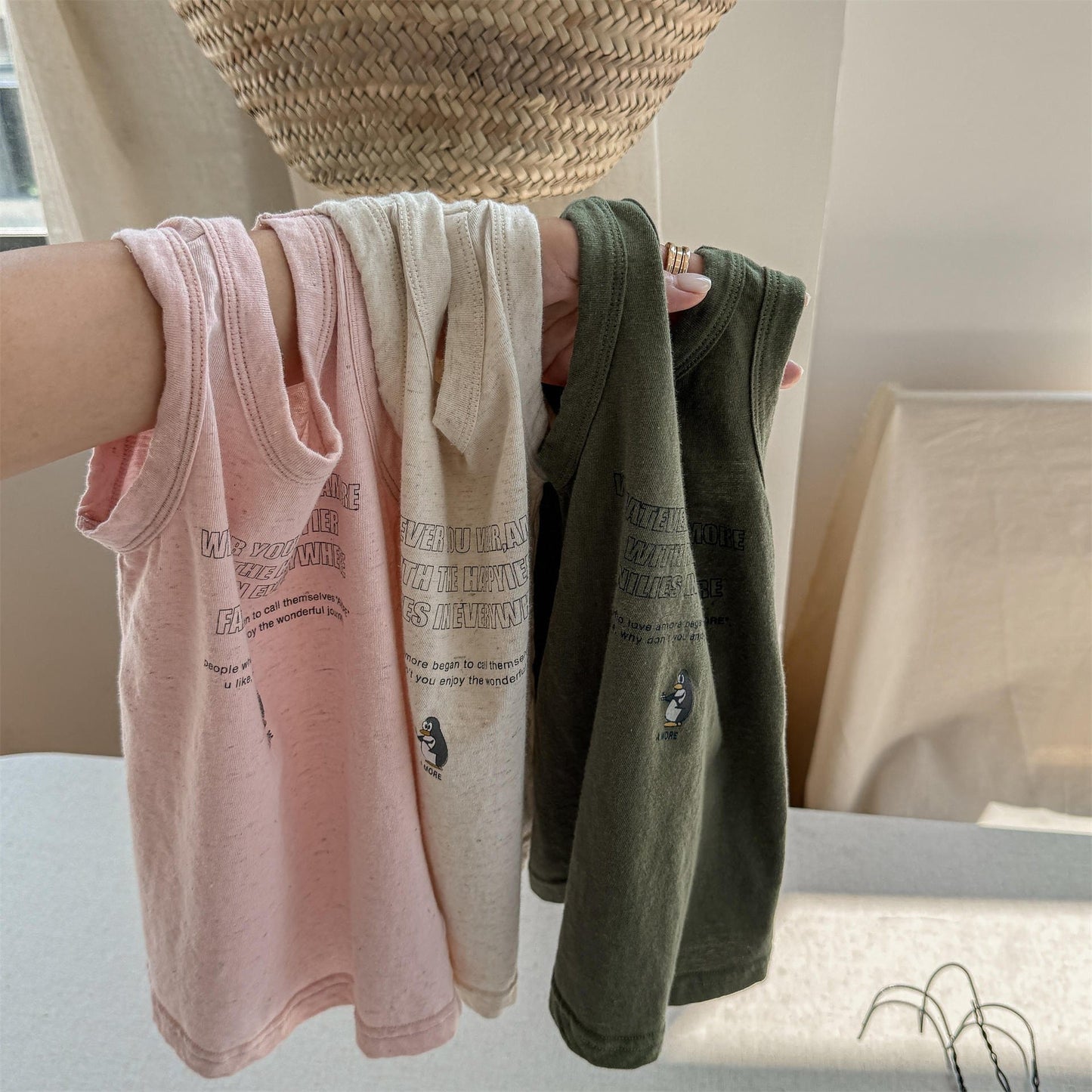 タンクトップ・キャミソール・ノースリーブトップス ペンギンレターロゴプリントタンクトップ【mh0009777】