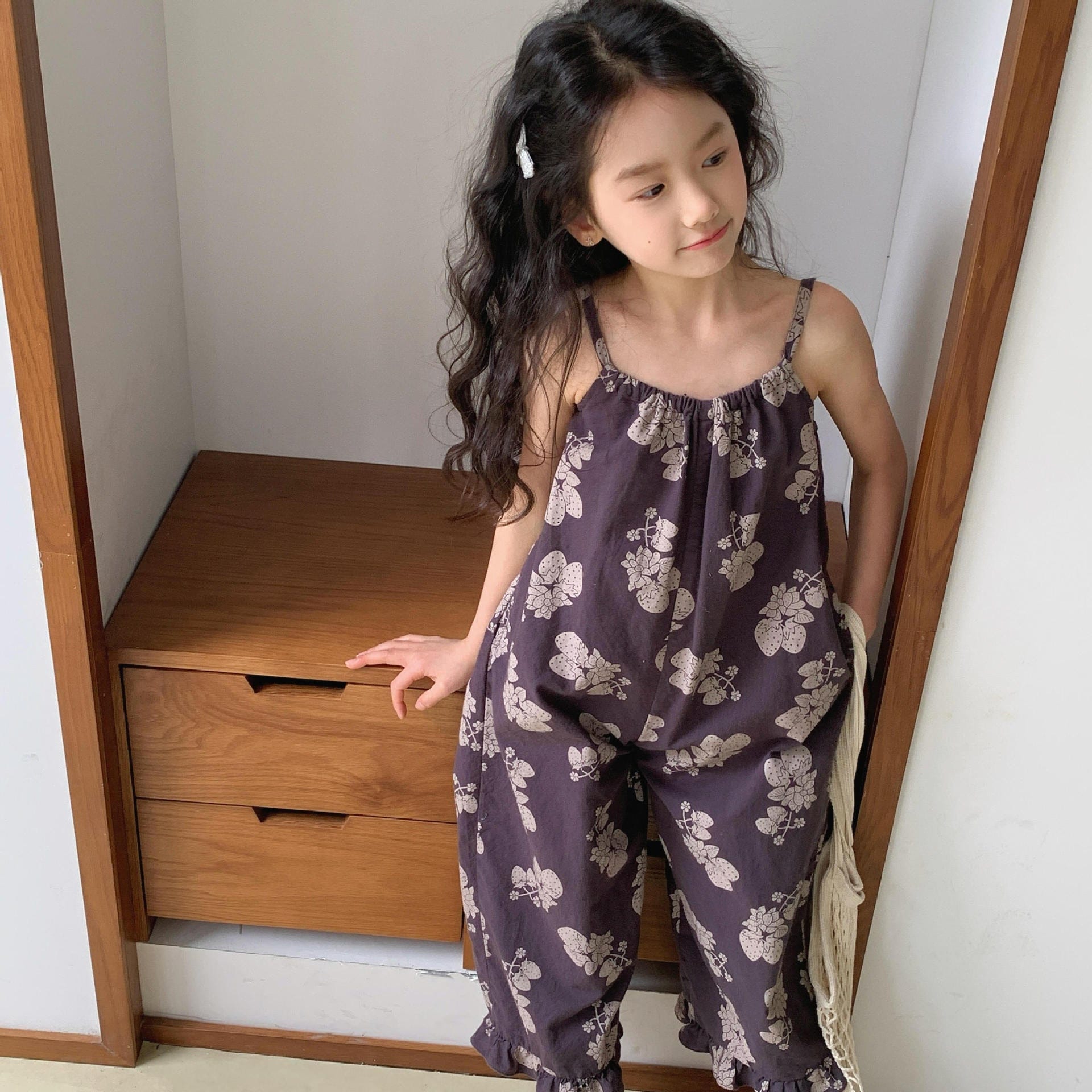 ノースリーブジャンプスーツ ストロベリープリントキャミソールジャンプスーツ【mh0010133】