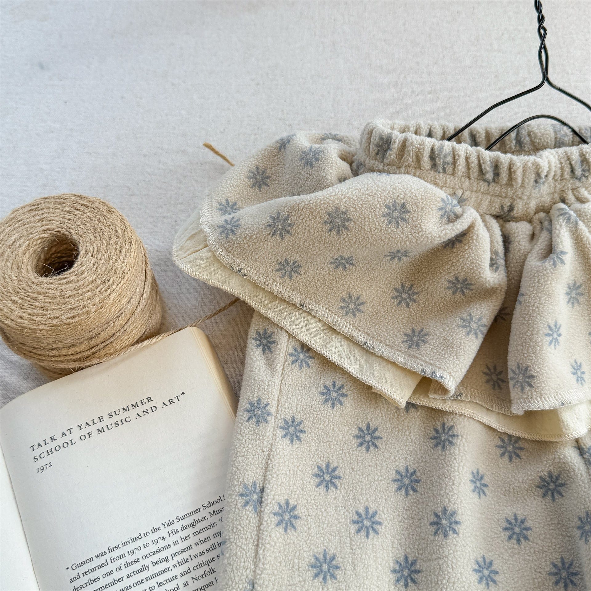 ロングパンツ・スウェットパンツ ビッグフリルスカート付きボアパンツ フリースパンツ【mh0010817】