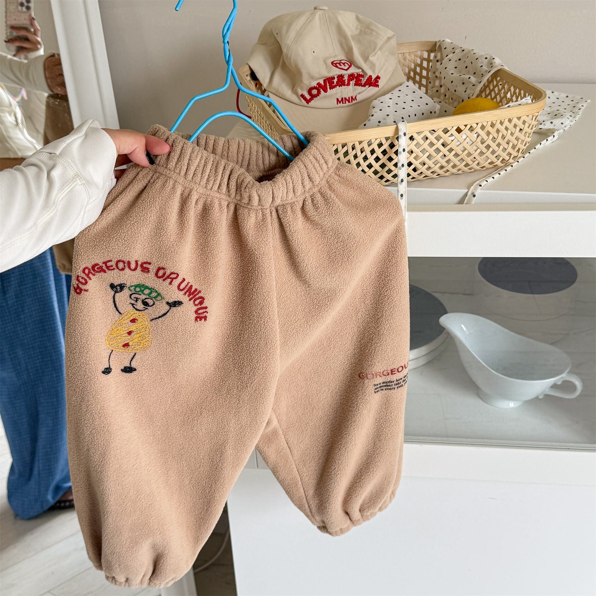 ロングパンツ・スウェットパンツ 刺繍入りコーラルベルベットジョガーパンツ裏起毛あったかボトムス【mh0010911】