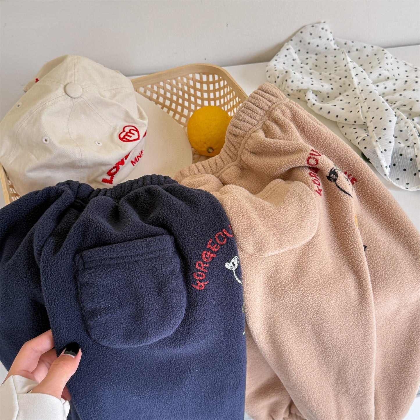 ロングパンツ・スウェットパンツ 刺繍入りコーラルベルベットジョガーパンツ裏起毛あったかボトムス【mh0010911】