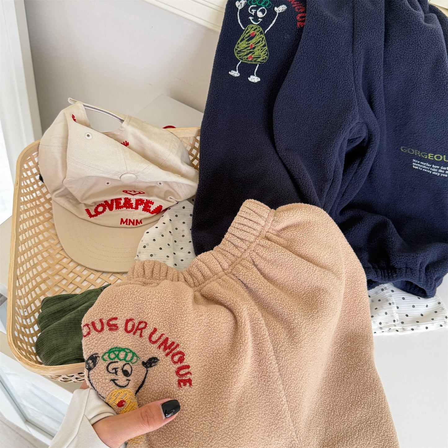 ロングパンツ・スウェットパンツ 刺繍入りコーラルベルベットジョガーパンツ裏起毛あったかボトムス【mh0010911】