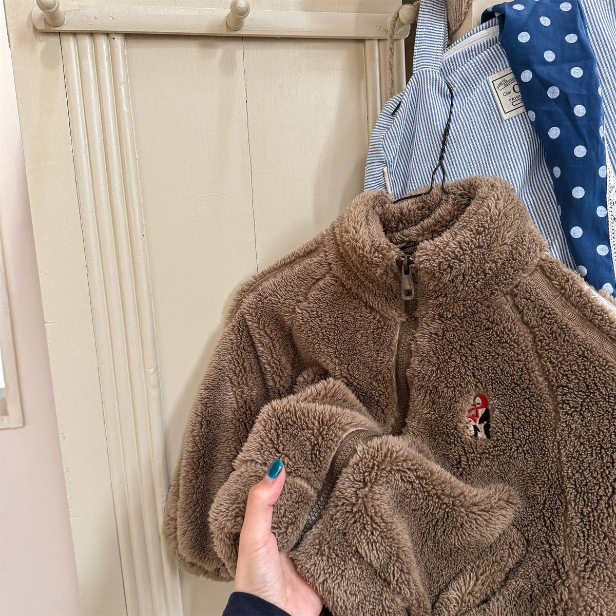 ショートコート・ジャケット・ジャンパー ボアジャケット アウター ジップアップ 腕ライン 刺繍入り もこもこ素材【mh0011398】