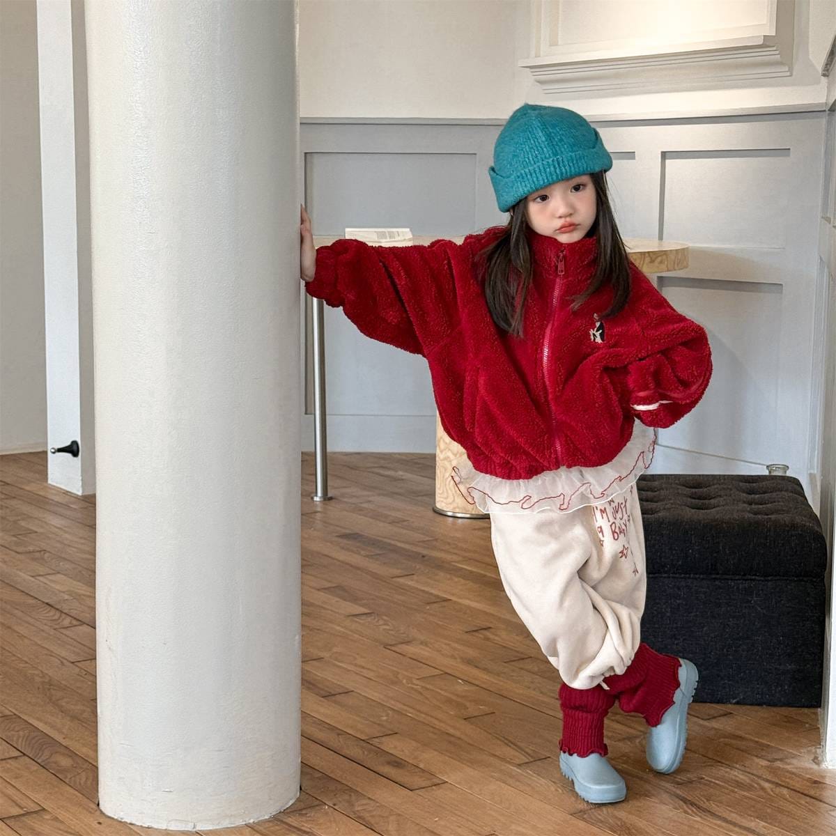 ショートコート・ジャケット・ジャンパー ボアジャケット アウター ジップアップ 腕ライン 刺繍入り もこもこ素材【mh0011398】