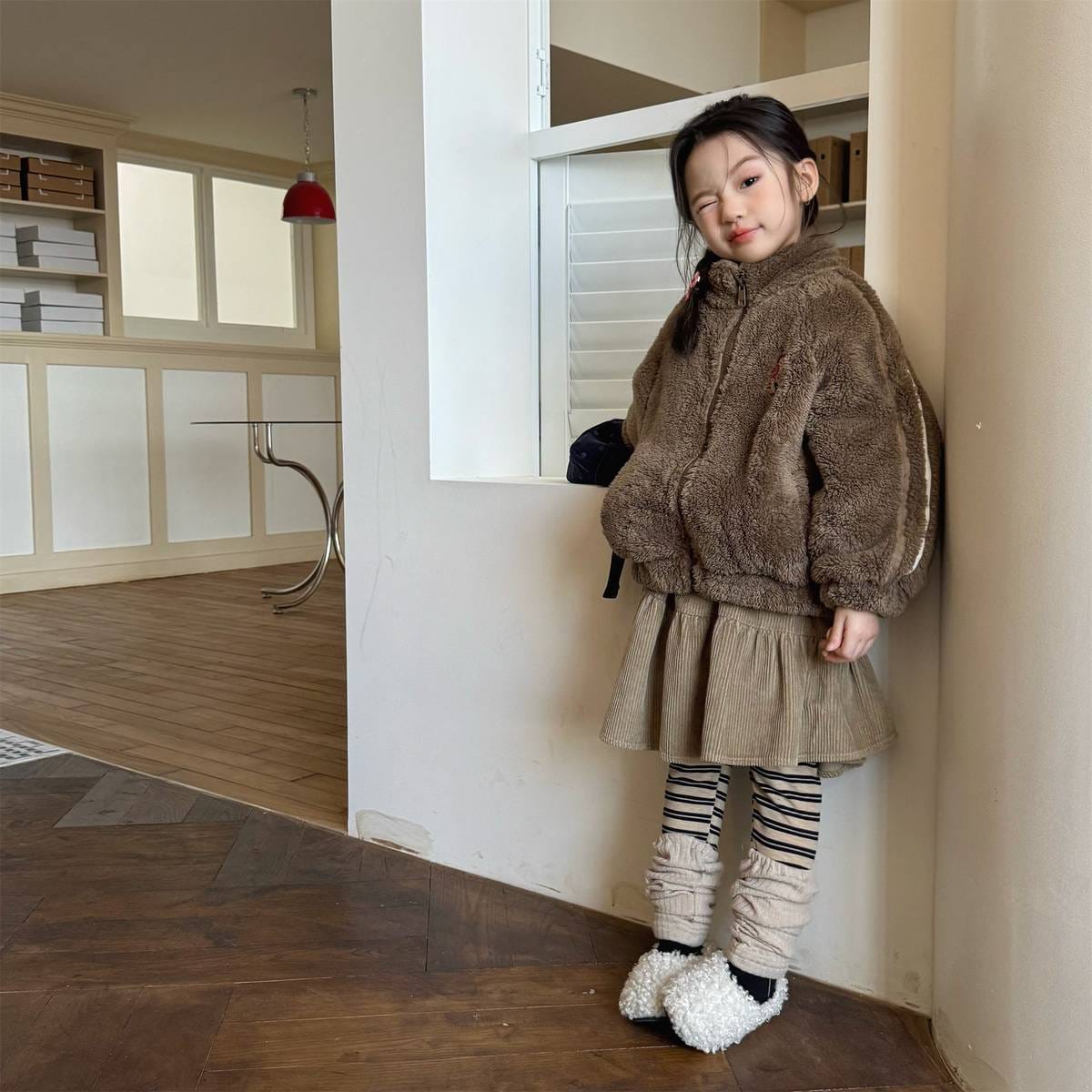 ショートコート・ジャケット・ジャンパー ボアジャケット アウター ジップアップ 腕ライン 刺繍入り もこもこ素材【mh0011398】