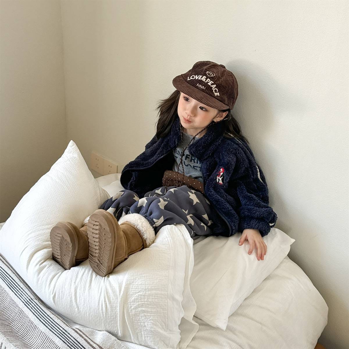 ショートコート・ジャケット・ジャンパー ボアジャケット アウター ジップアップ 腕ライン 刺繍入り もこもこ素材【mh0011398】