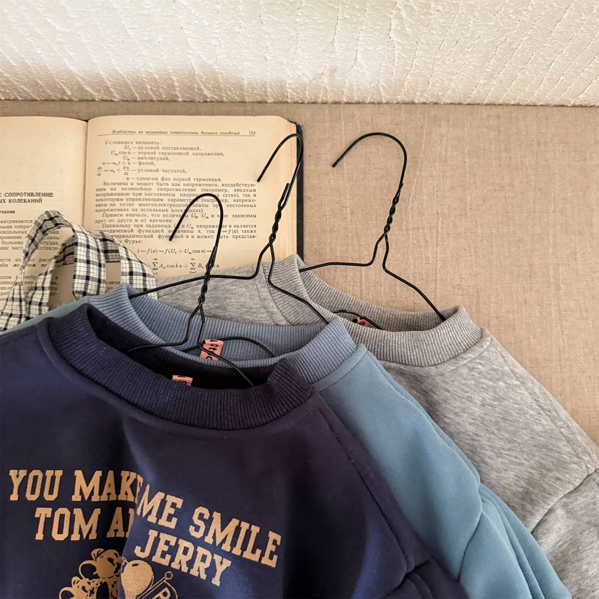 トレーナー・フーディ 長袖スウェットトレーナー 裏起毛 プリントロゴ入り カジュアルトップス【mh0011399】