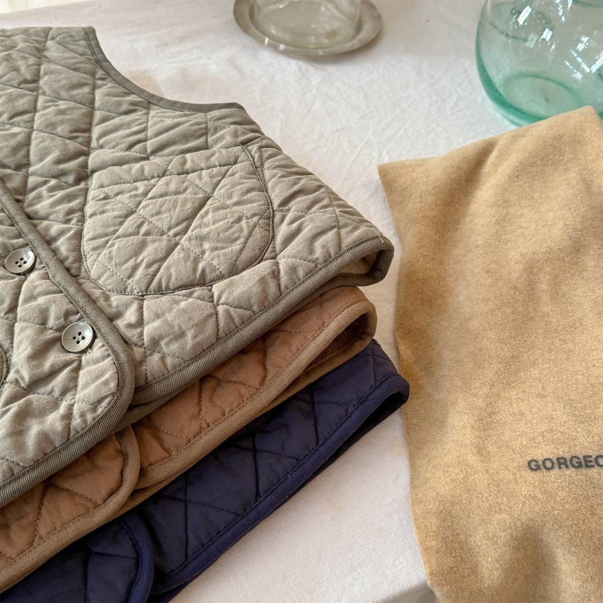 ベスト キルティングベスト ノースリーブ 刺繍ロゴ 中綿入り アウター【mh0011411】