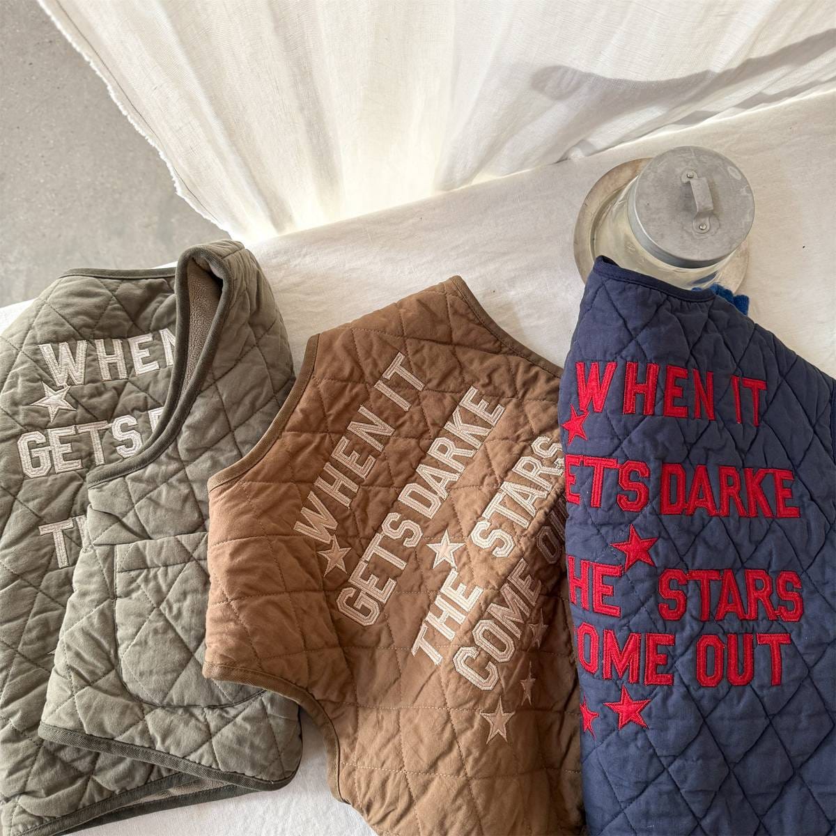 ベスト キルティングベスト ノースリーブ 刺繍ロゴ 中綿入り アウター【mh0011411】