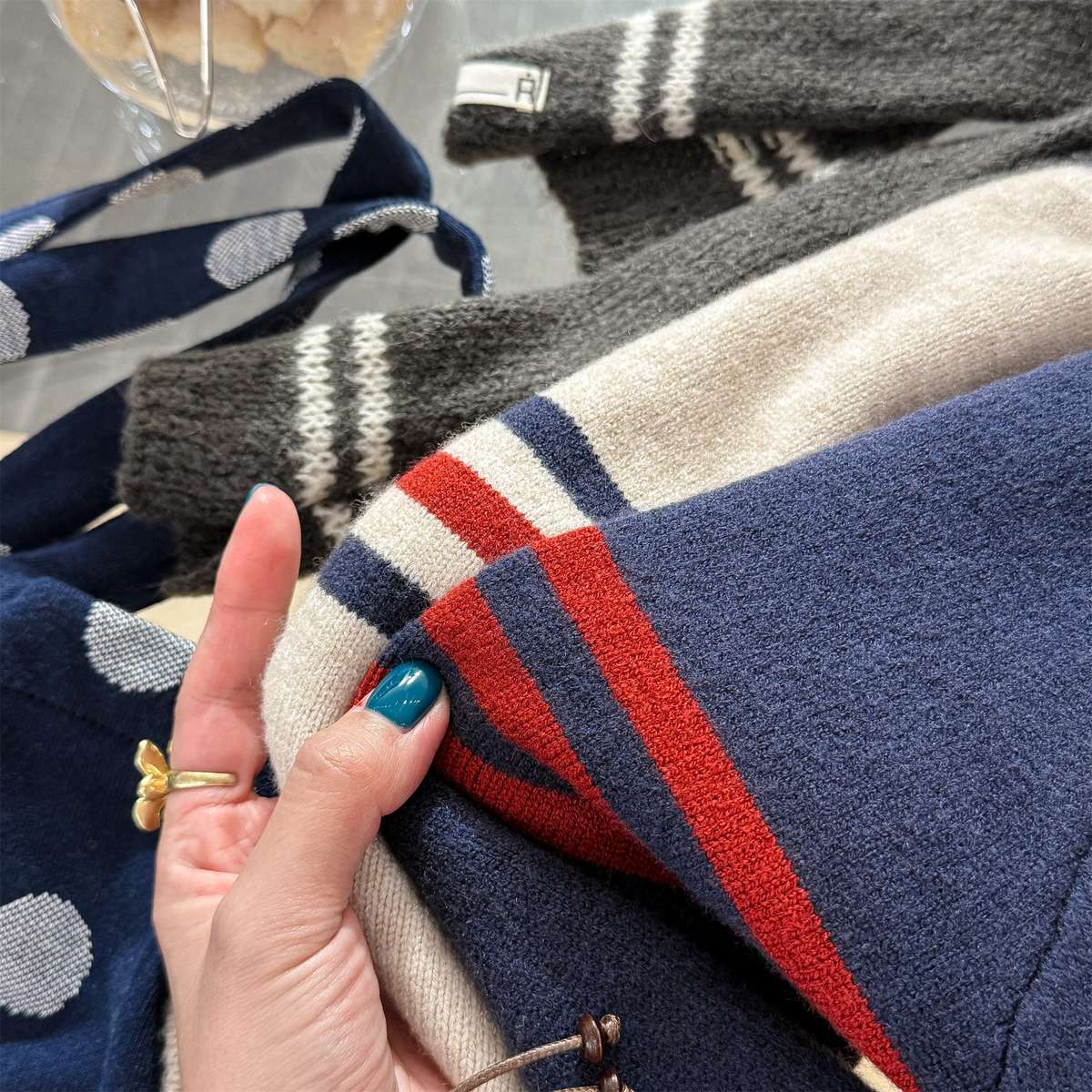 ニット・セーター 長袖セーター ニット素材 ラグラン袖 刺繡ロゴ トップス【mh0011422】