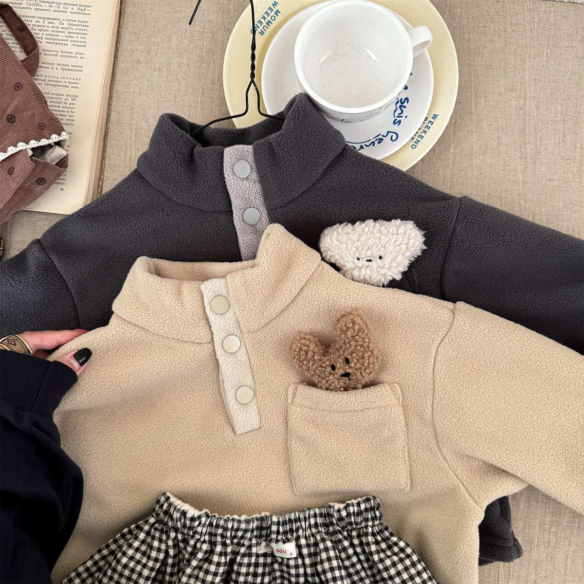 トレーナー・フーディ フリースプルオーバー ハイネック スナップボタン もこもこワッペン【mh0011428】