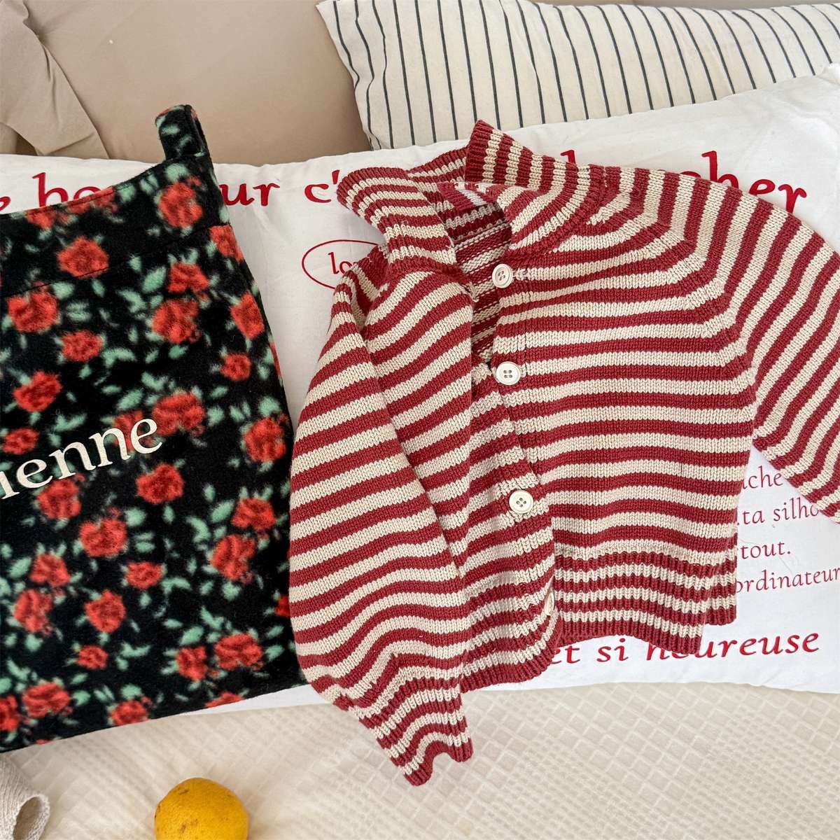 カーディガン・パーカー ボーダーニットカーディガン 襟付き 長袖 ボタン開閉 トップス【mh0011431】