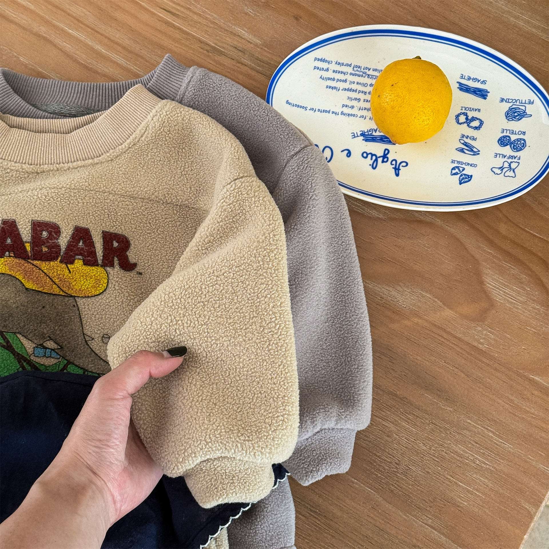 トレーナー・フーディ 長袖フリーススウェット プリント トレーナー ゆるシルエット【mh0011435】