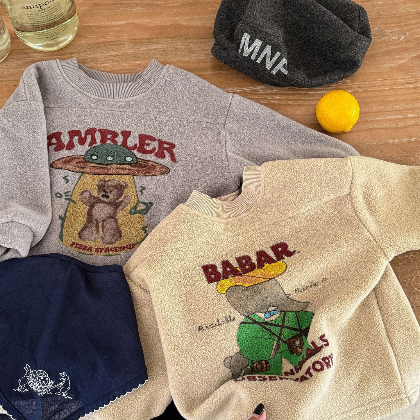 トレーナー・フーディ 長袖フリーススウェット プリント トレーナー ゆるシルエット【mh0011435】