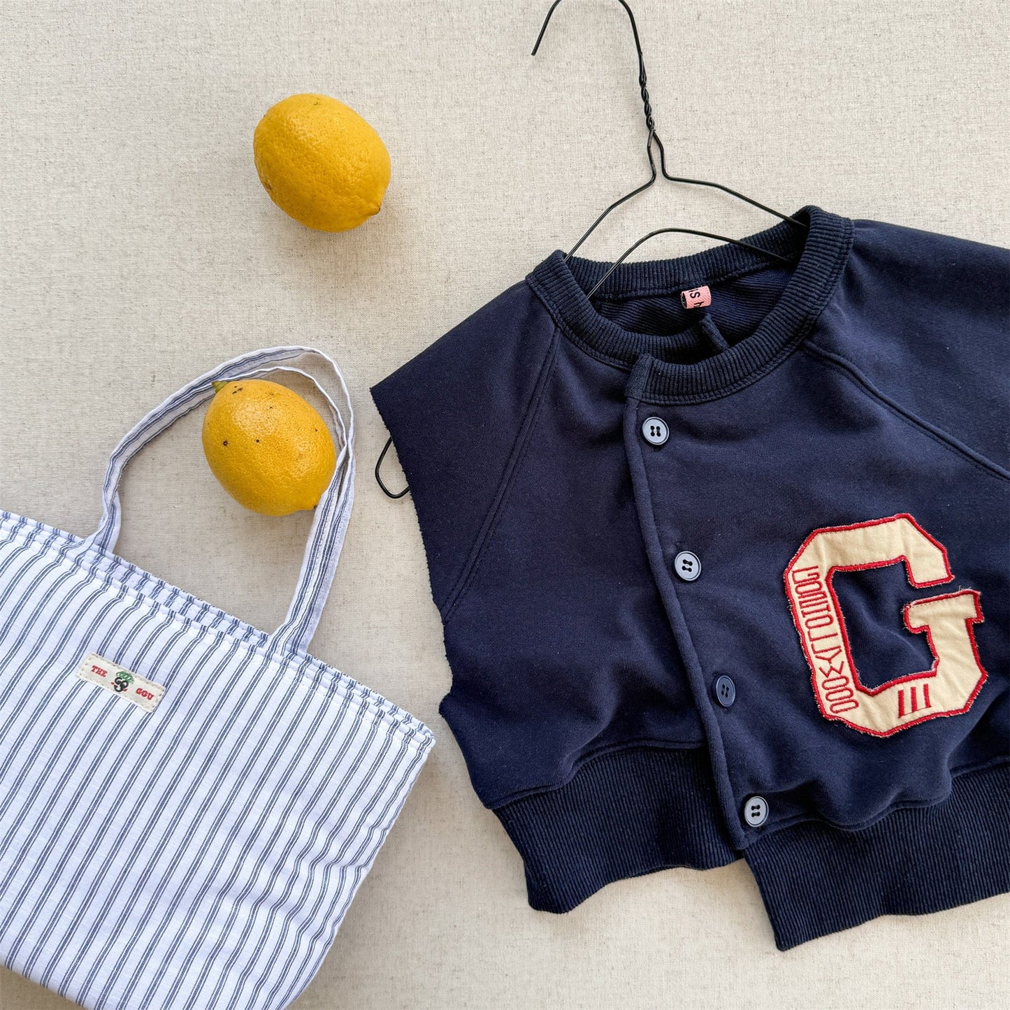 ベスト Navy / 80cm ビッグレターワッペンノースリーブスタジアムジャケットベスト【mh0010615】