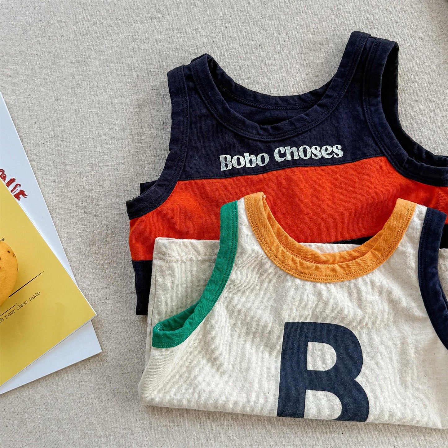 タンクトップ・キャミソール・ノースリーブトップス カラフルロゴノースリーブTシャツ【mh0010142】