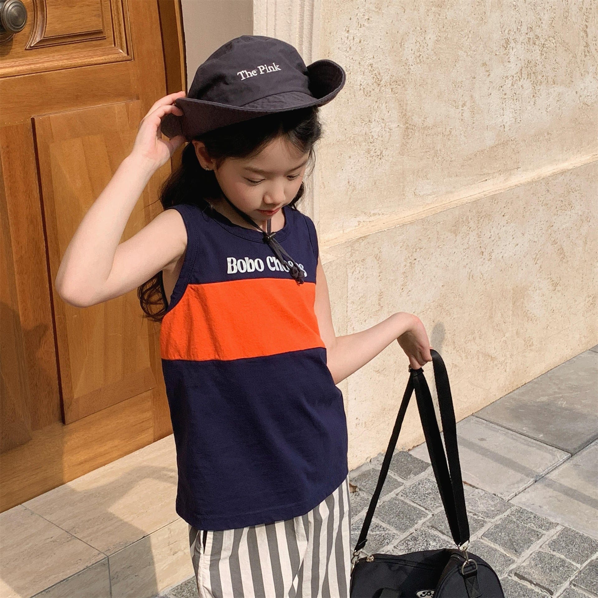 タンクトップ・キャミソール・ノースリーブトップス カラフルロゴノースリーブTシャツ【mh0010142】